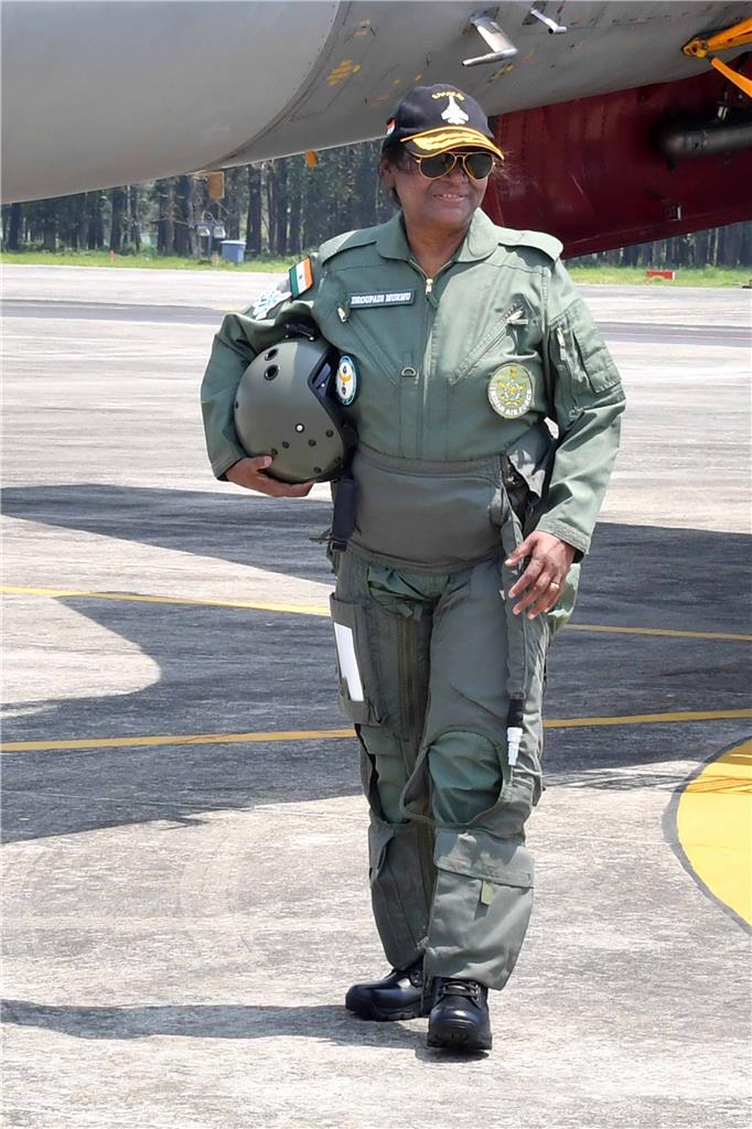 Draupadi Murmu Sukhoi Fighter Jet Glossy Poster Picture Photo Print Banner Booma Prints