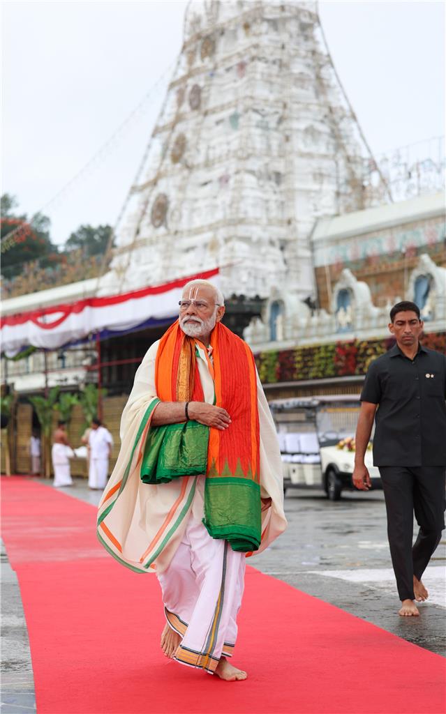 Pm Narendra Modi Trupati Balaji Glossy Poster Picture Photo Print Banner Booma Prints