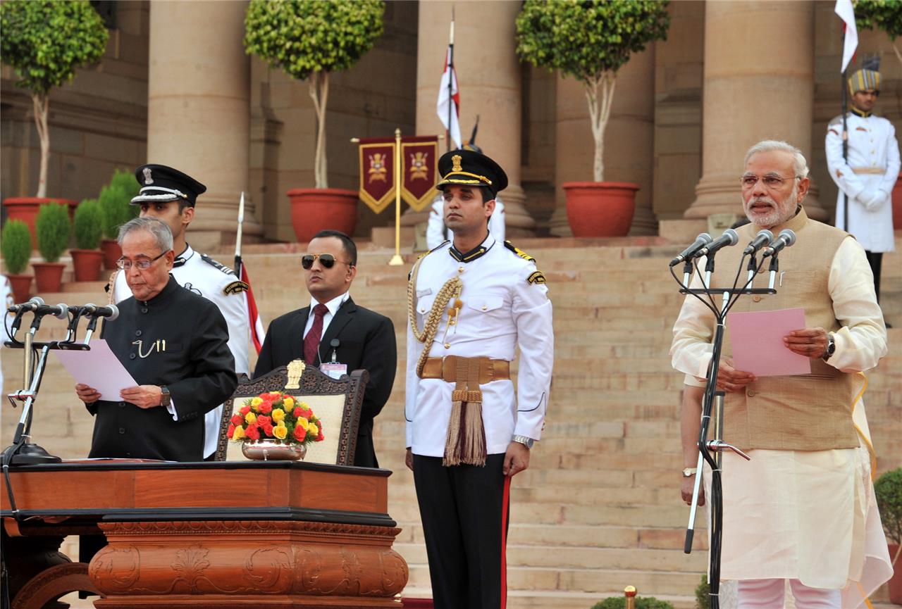 Narendra Modi Sworn In As Pm 2014 Glossy Poster Picture Photo Print Banner Booma Prints