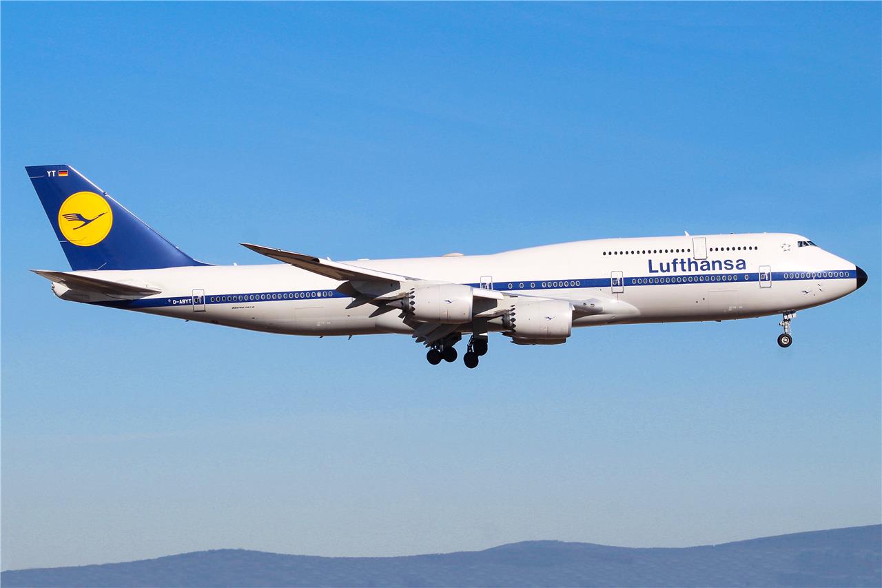 Boeing Plane 747-8 Flying Glossy Poster Picture Photo Print Banner Booma Prints