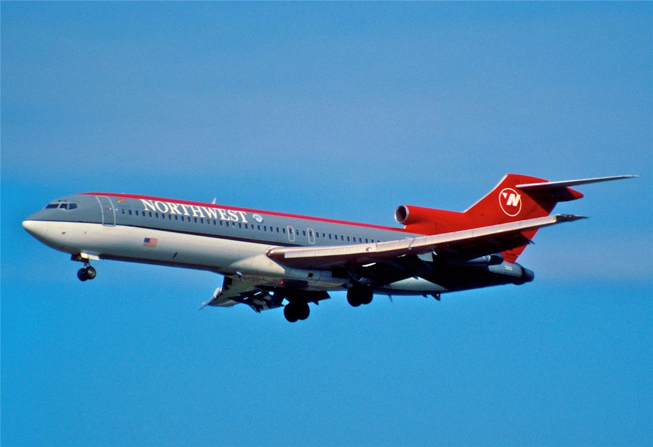 Boeing 727-251 Northwest Flying Glossy Poster Picture Photo Print Banner Booma Prints