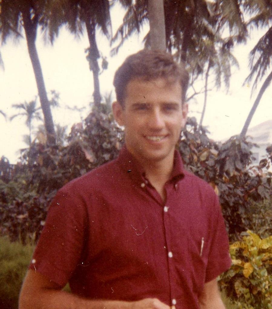 Joseph Joe Biden Young Senator Glossy Poster Picture Photo Print Banner 9765 Booma Prints