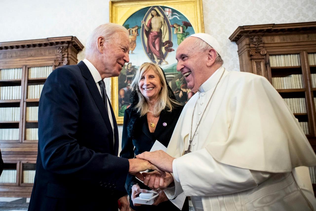 Joe Biden Pope Francis Meeting Glossy Poster Picture Photo Print Banner 9767 Booma Prints