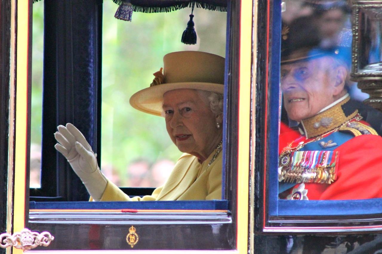 Queen Elizabeth Will Kate Wedding Glossy Poster Picture Photo Print Banner 9776 Booma Prints