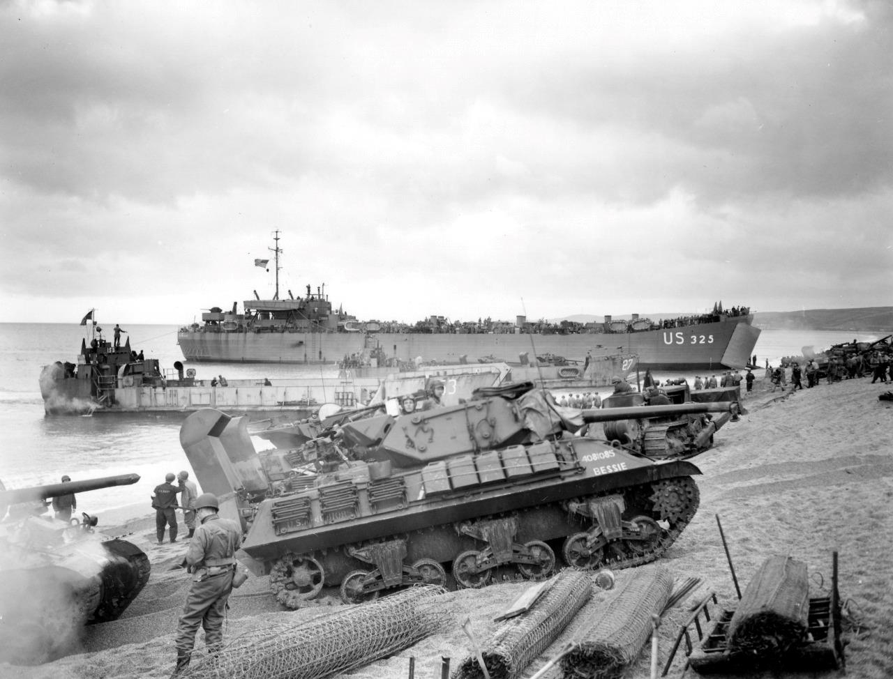 M10 Tank Disembarks Normandy D-Day Glossy Poster Picture Photo Print Banner 9782 Booma Prints