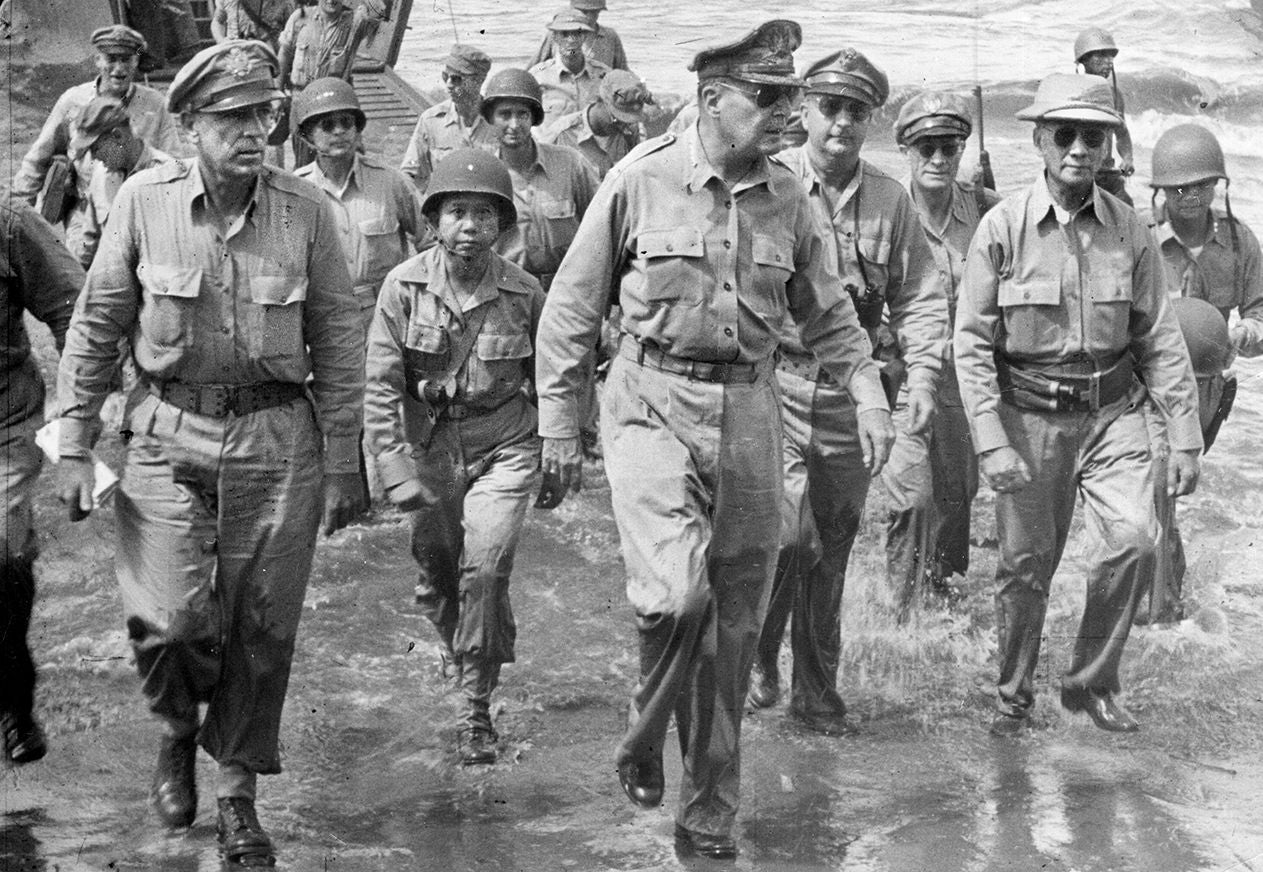 Macarthur Comes Ashore Leyte Ww2 Glossy Poster Picture Photo Print Banner Booma Prints