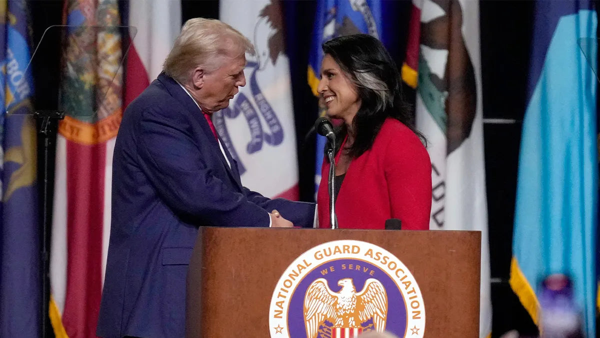 Tulsi Gabbard Trump Handshake Dni Glossy Poster Picture Photo Print Banner Booma Prints