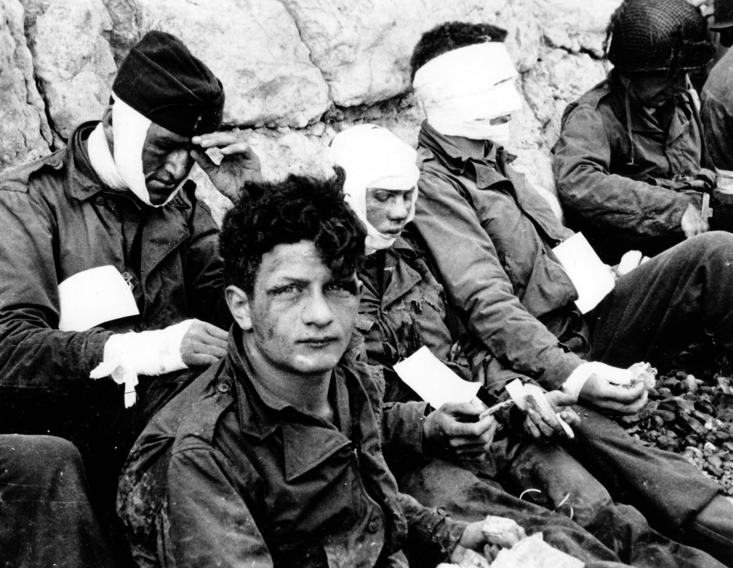 Omaha Beach Wounded Soldiers 1944 Glossy Poster Picture Photo Print Banner  Booma Prints
