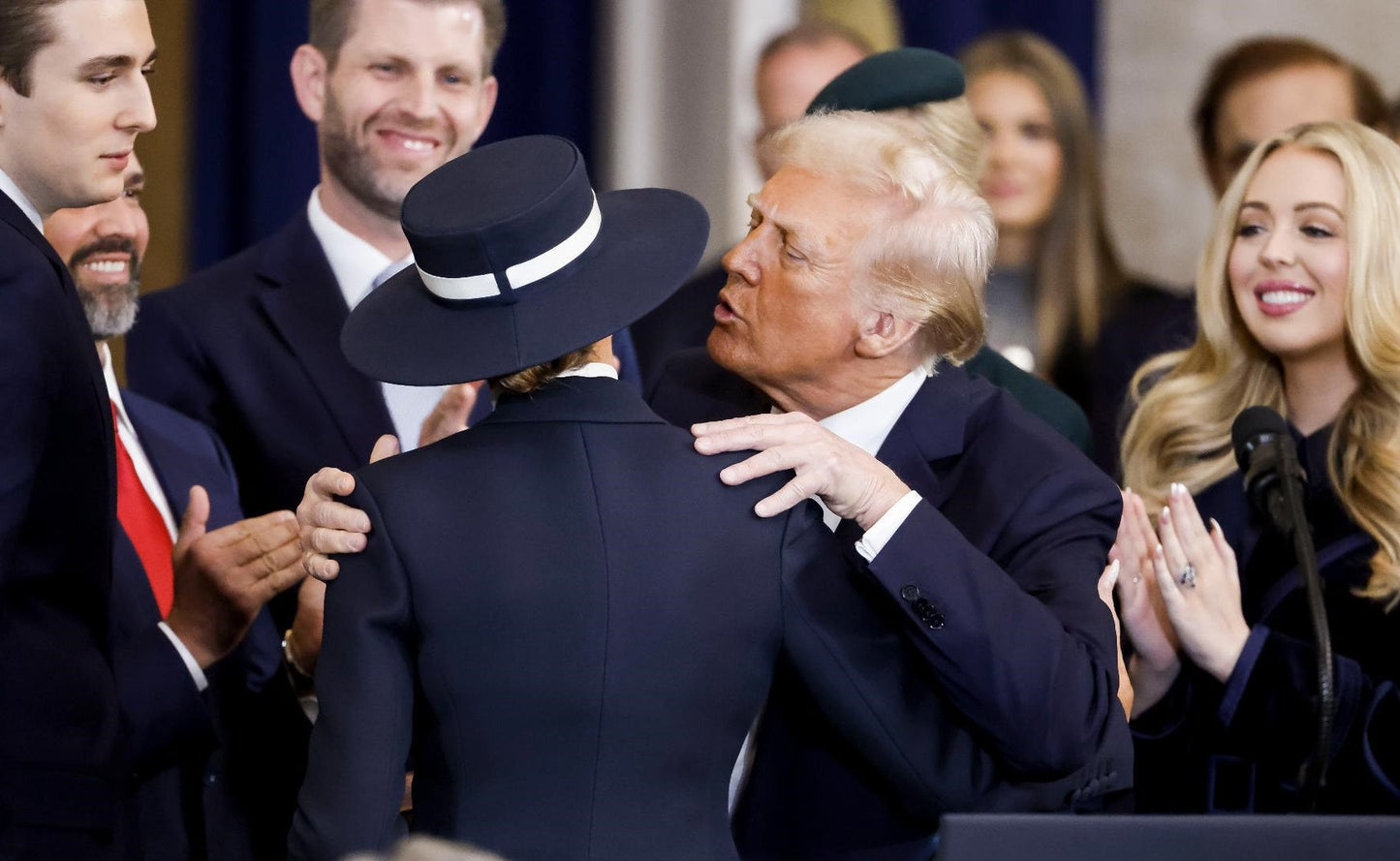 Trump Kissing Melania 2025 Glossy Poster Picture Photo Print Banner  Booma Prints