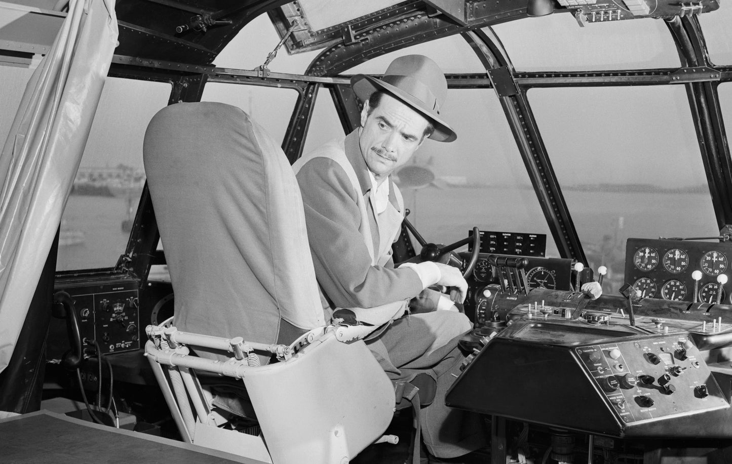 Howard Hughes Cockpit Flying Glossy Poster Picture Photo Print Banner  Booma Prints