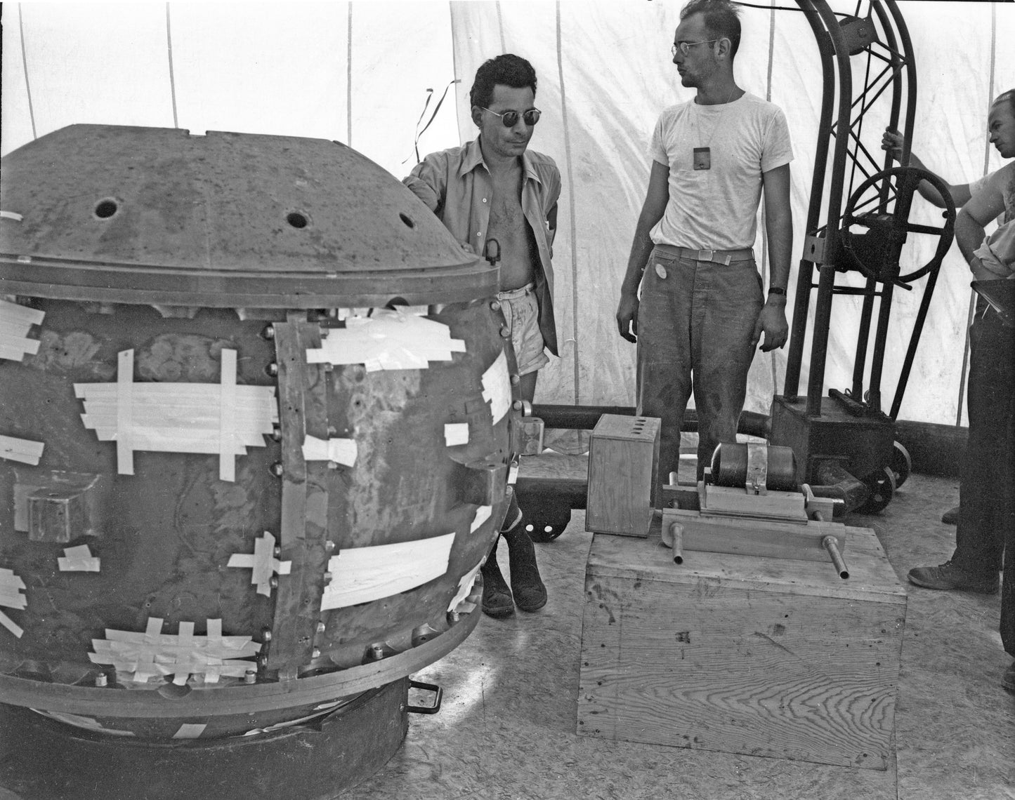 Trinity Test Gadget Bomb Glossy Poster Picture Photo Print Banner  Booma Prints