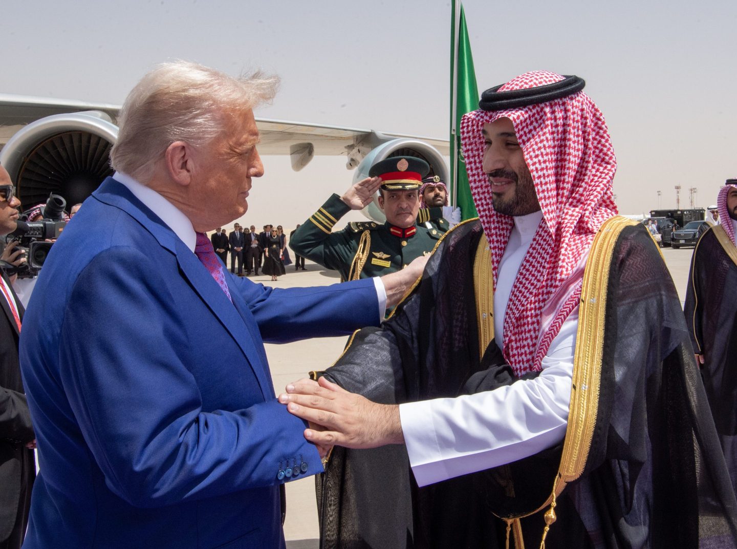 Trump Crown Saudi Prince Exchange Glossy Poster Picture Photo Print Banner  Booma Prints