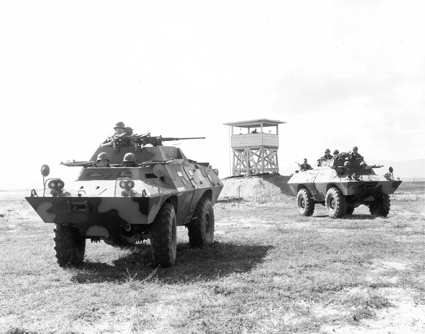 M706 V-100 Commando Vietnam Tank Glossy Poster Picture Photo Print Banner Booma Prints